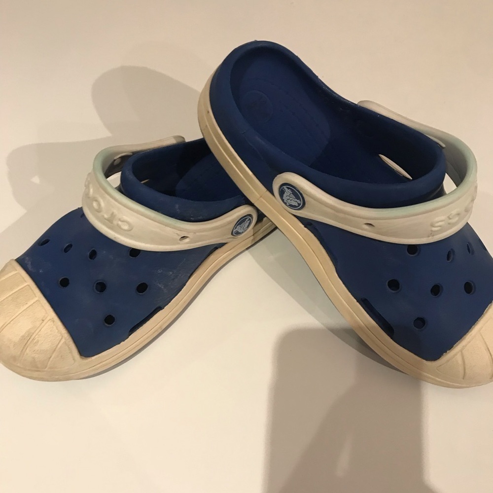 3/15$ Crocs shoes